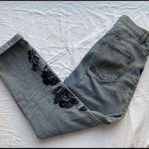 ✨floral embroidered BDG mom jeans✨